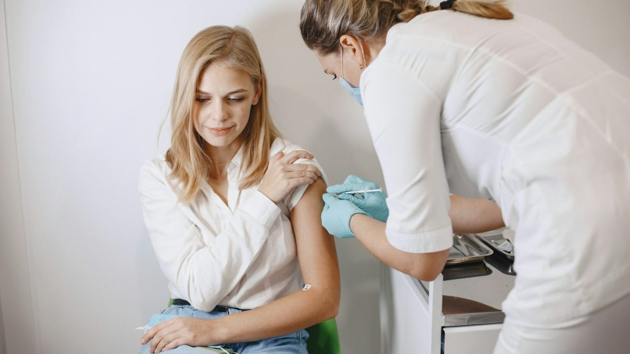 woman-doctor-gives-a-vaccine-to-patients.jpg